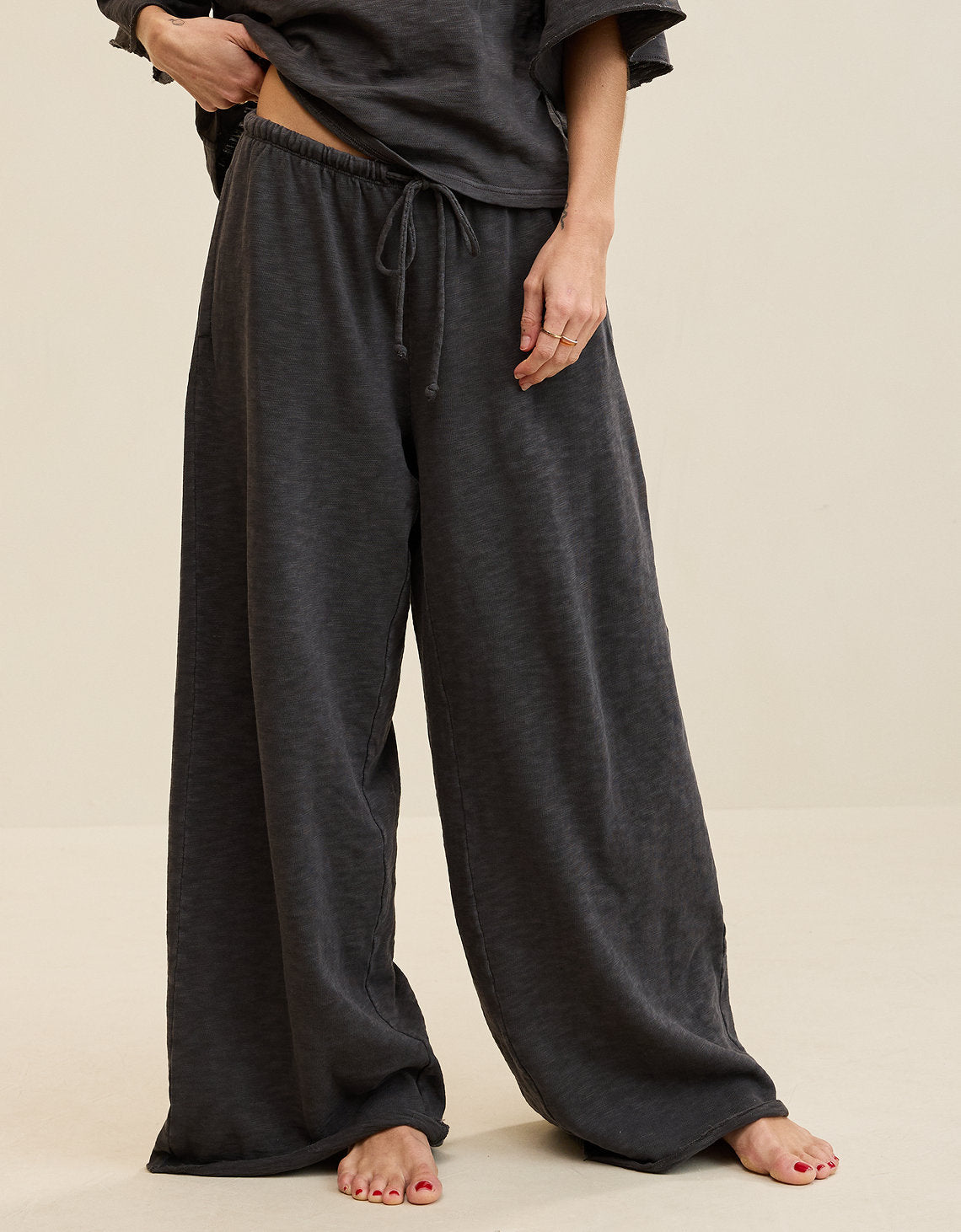 Pantalón tejido informal de punto By Aerie - Gris 0701_8670_005_of