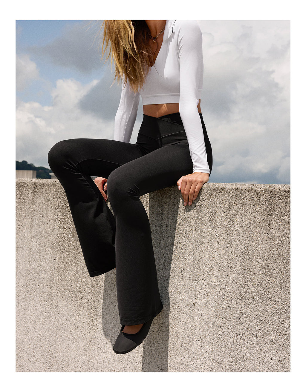 Legging OFFLINE de Tiro Alto By Aerie - Negro 0702_5230_073_l1