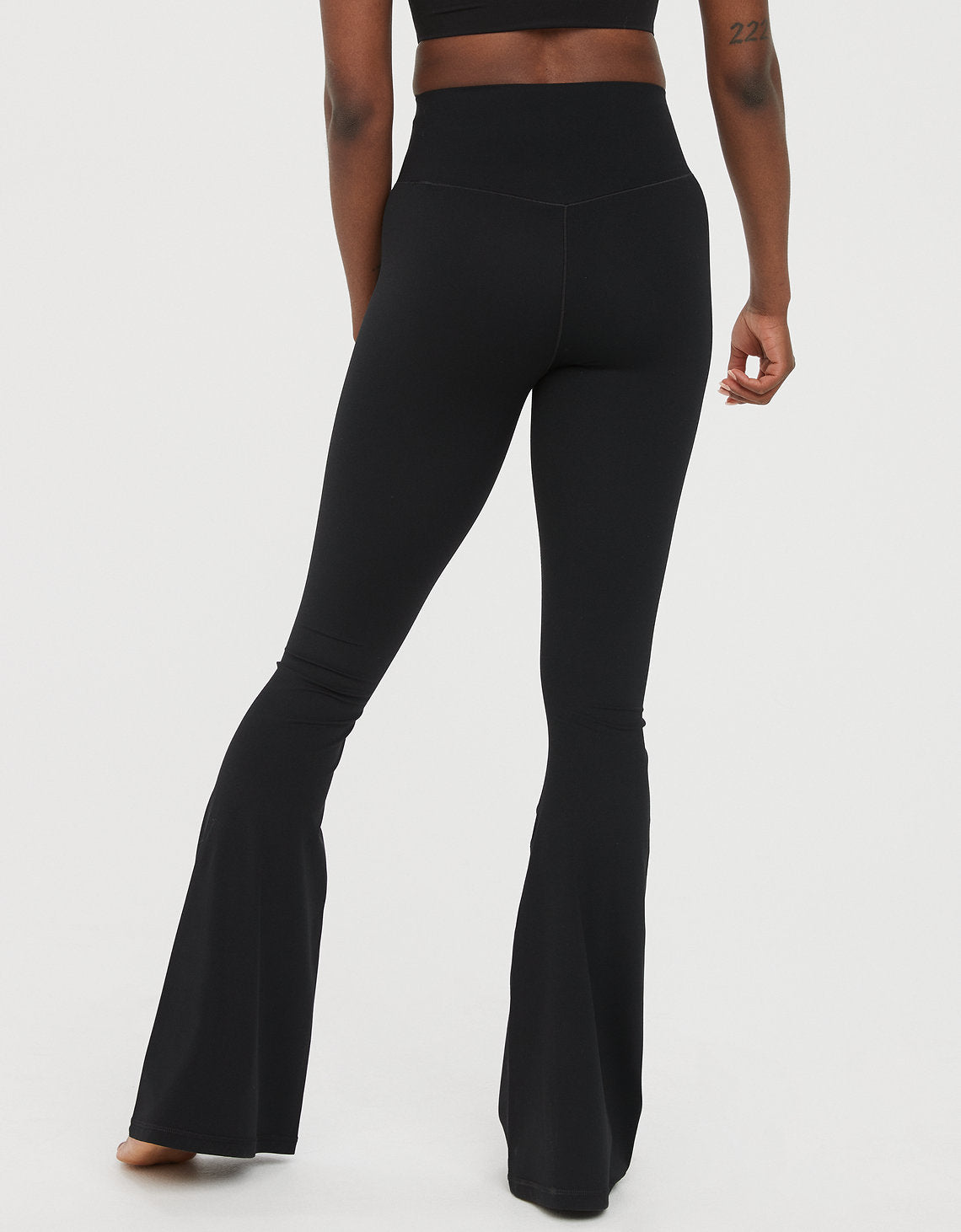 Legging Offline by Aerie Real me ¡Aguanta! con corte de bota flare - Negro 0702_5727_073_ob