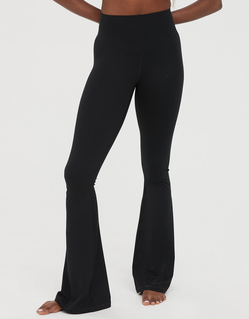 Legging Offline by Aerie Real me ¡Aguanta! con corte de bota flare - Negro 0702_5727_073_os