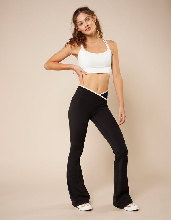 Legging Flare OFFLINE Real Me de Cintura Alta con Fruncido By Aerie - Negro 0702_6297_073_of