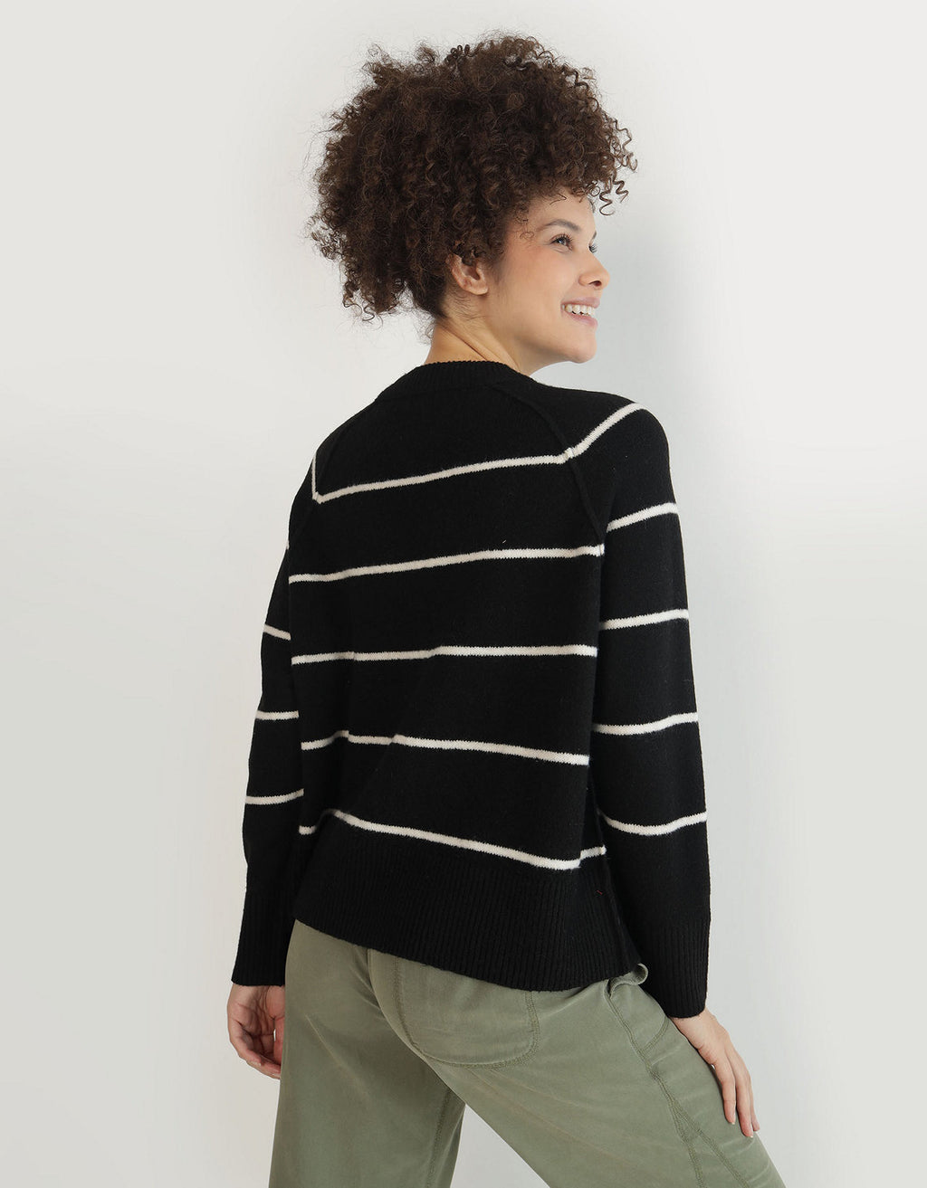 Suéter cuello redondo de Rayas Mujer Aerie - Negro 0745_3496_073_ob