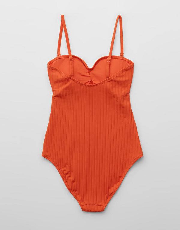 Bañador entero con frunces, escote bandeau, recortes y textura acanalada. - Naranja