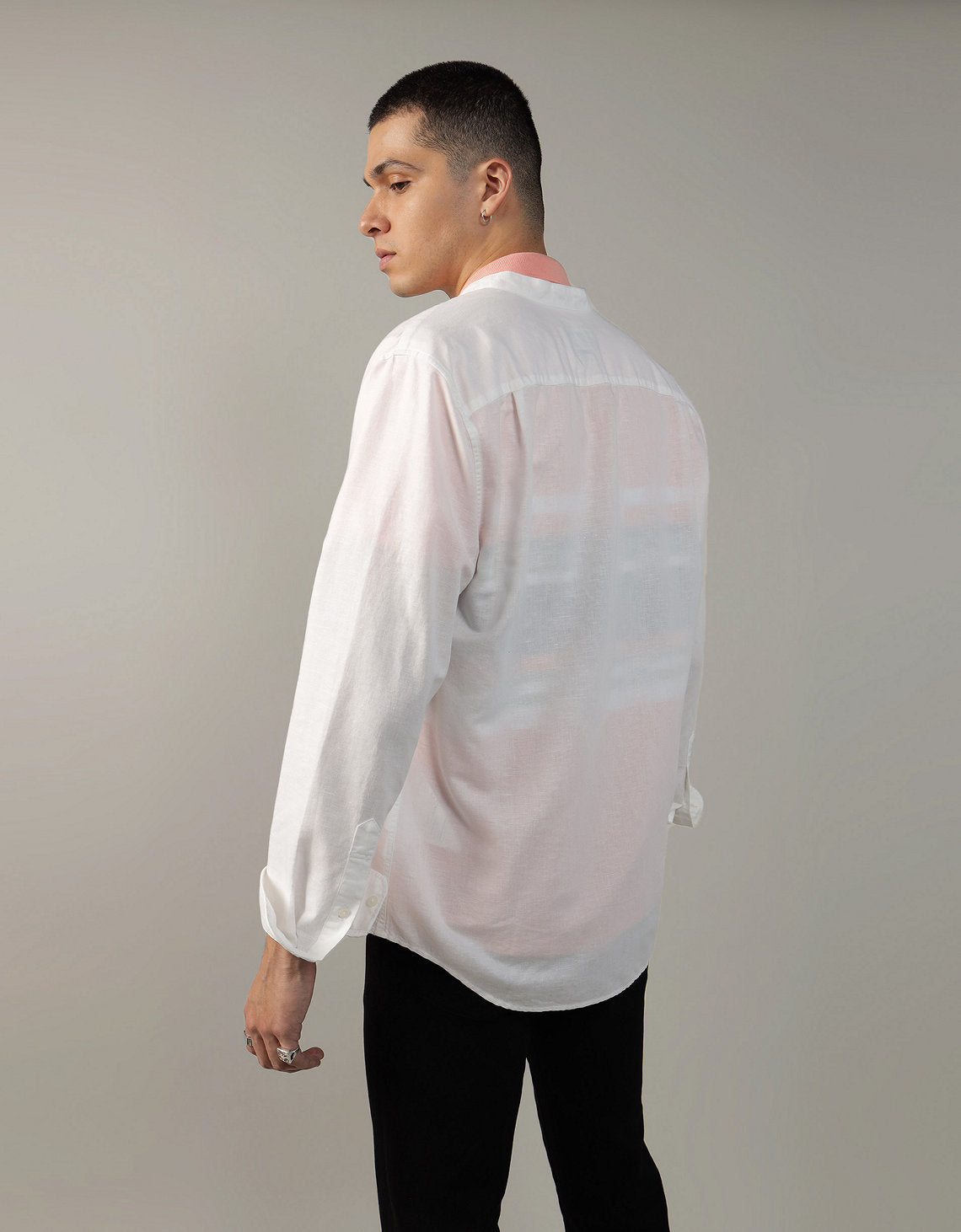 Camisa AE abotonada de lino con cuello - Blanco 1152_2369_101_ob