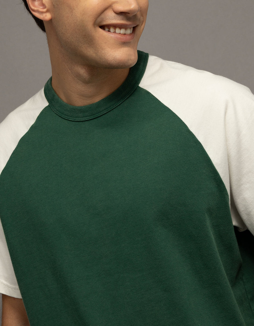 Camiseta de peso pesado relajada con mangas raglán - Verde 1162_5311_315_d1