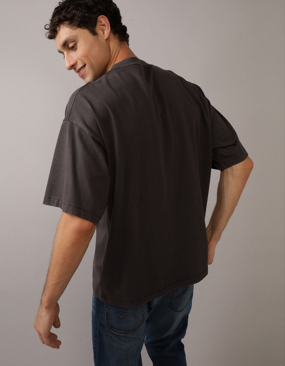 Camiseta oversized AE con bolsillo de hombre - Gris 1164_3766_079_ob