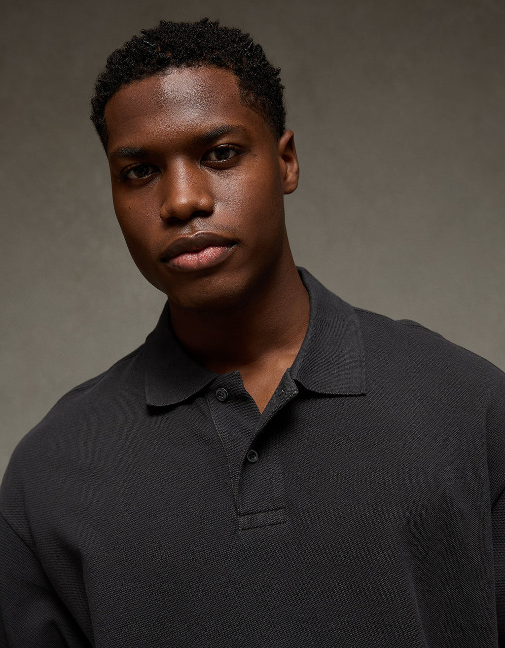 Camiseta Tipo Polo Boxy Ae - Negro 1165_4983_167_of