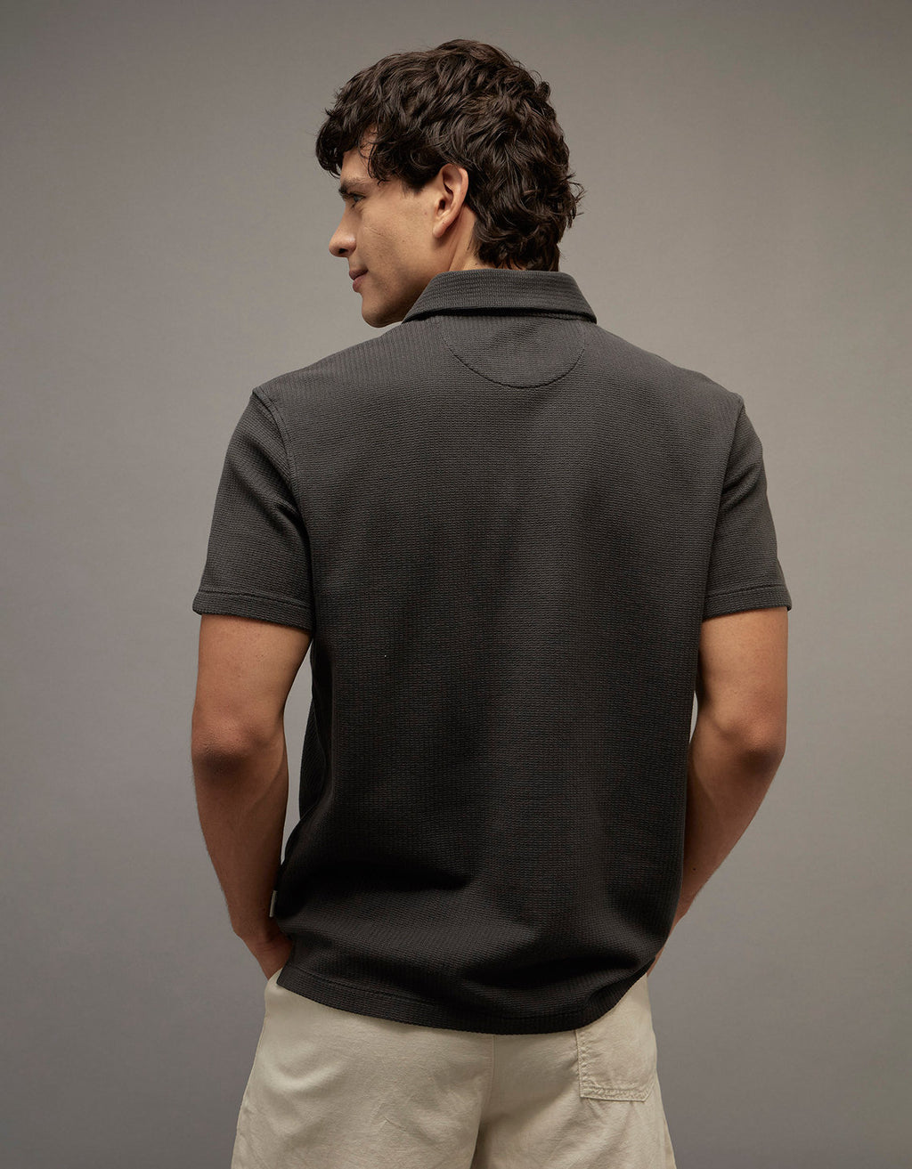 Polo de punto con cuello Johnny y ajuste estándar. - Negro 1165_5220_167_ob