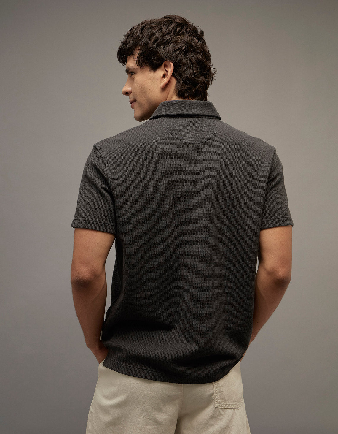 Polo de punto con cuello Johnny y ajuste estándar. - Negro 1165_5220_167_ob