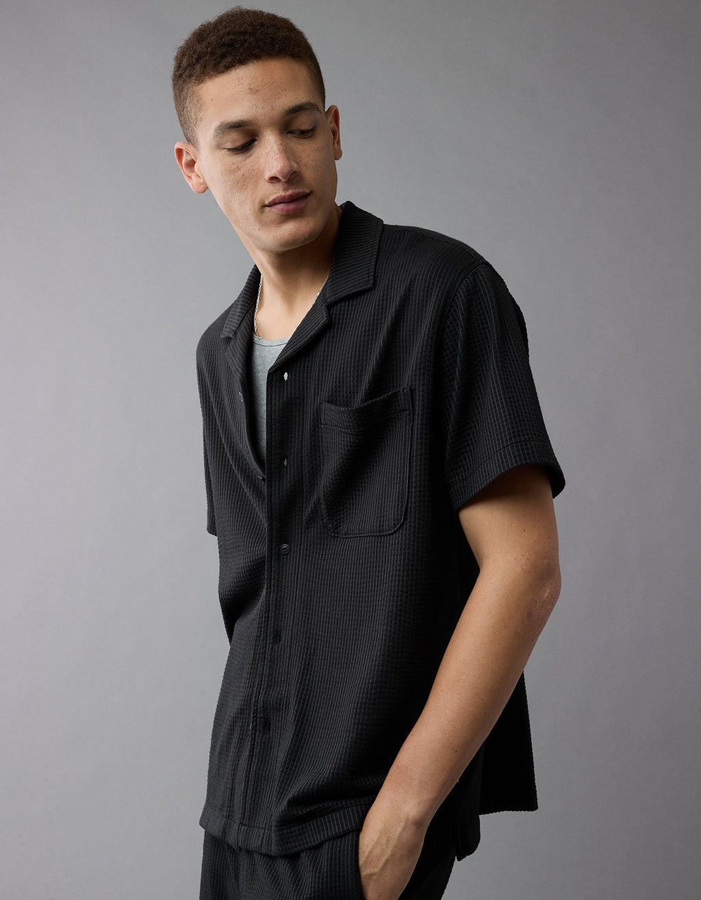 Camisa de campamento abotonada de seersucker Ae. - Negro 1174_4351_001_os