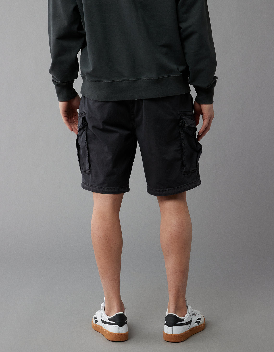 Bermuda AE Flex Lived-in Slim tipo Cargo - Gris 1184_7690_024_ob