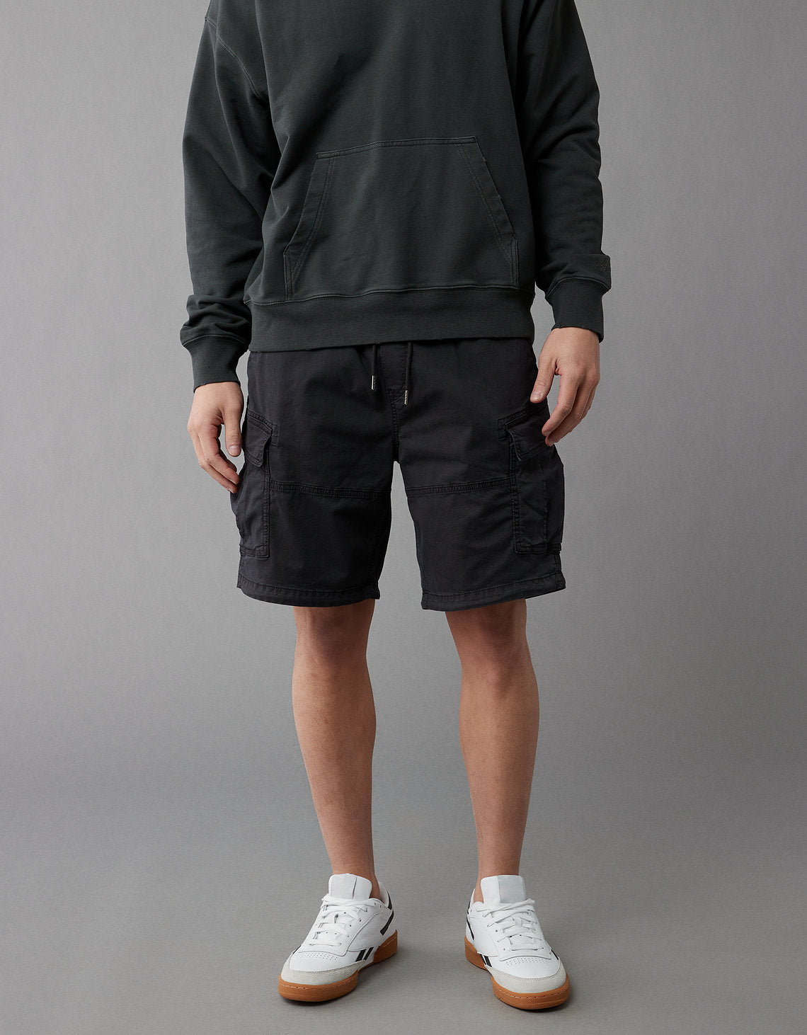 Bermuda AE Flex Lived-in Slim tipo Cargo - Gris 1184_7690_024_of