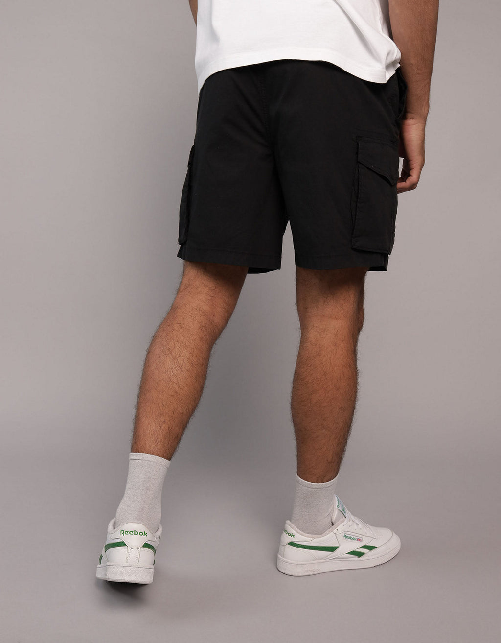 Short tipo cargo de hombre AE - Negro 1184_7826_064_ob