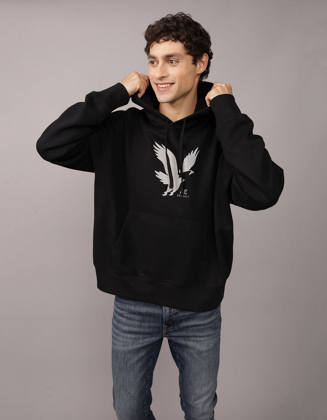 Buzo con Capucha Manga Larga con gráfico Hombre AE - Negro 1192_2433_001_of