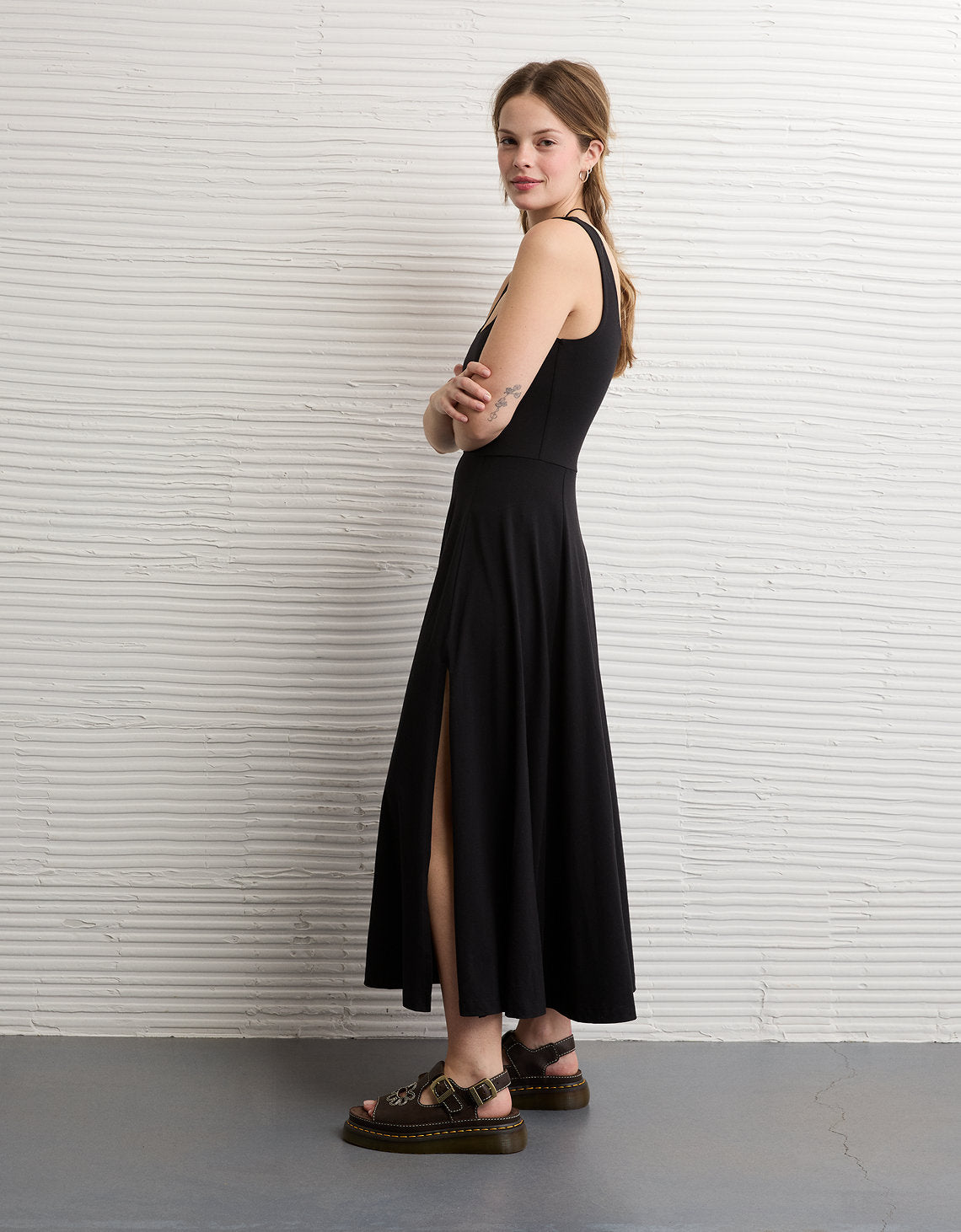 Vestido Midi con escote Ae - Negro 1399_7966_001_os