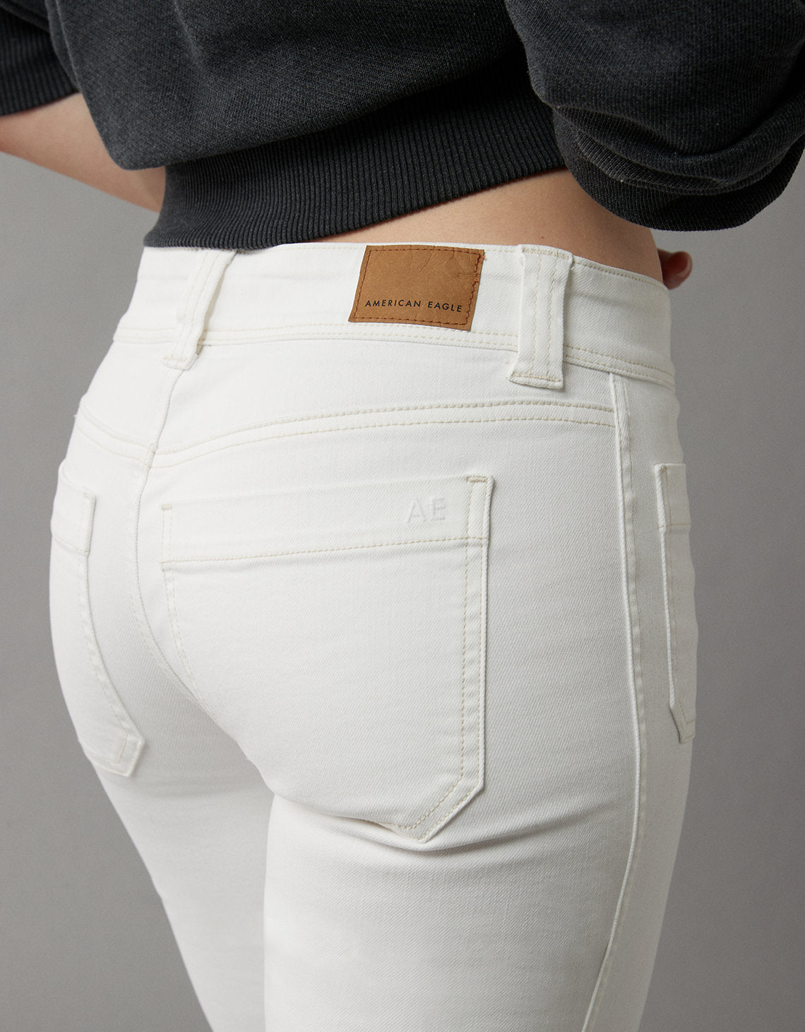 Jean AE de tiro bajo y bota campana para mujer - Blanco 1437_4990_146_ob