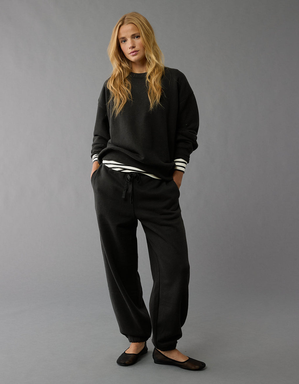 AE Sweatshirt con Cuello Redondo - Gris 1457_2392_008_of