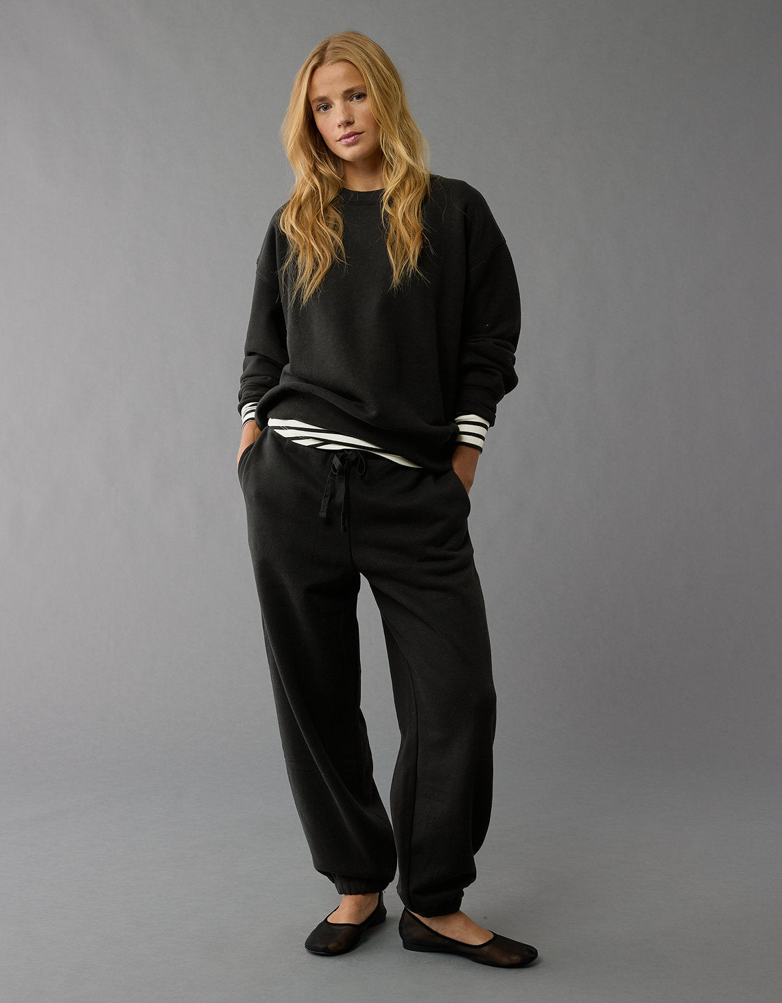 AE Sweatshirt con Cuello Redondo - Gris 1457_2392_008_of