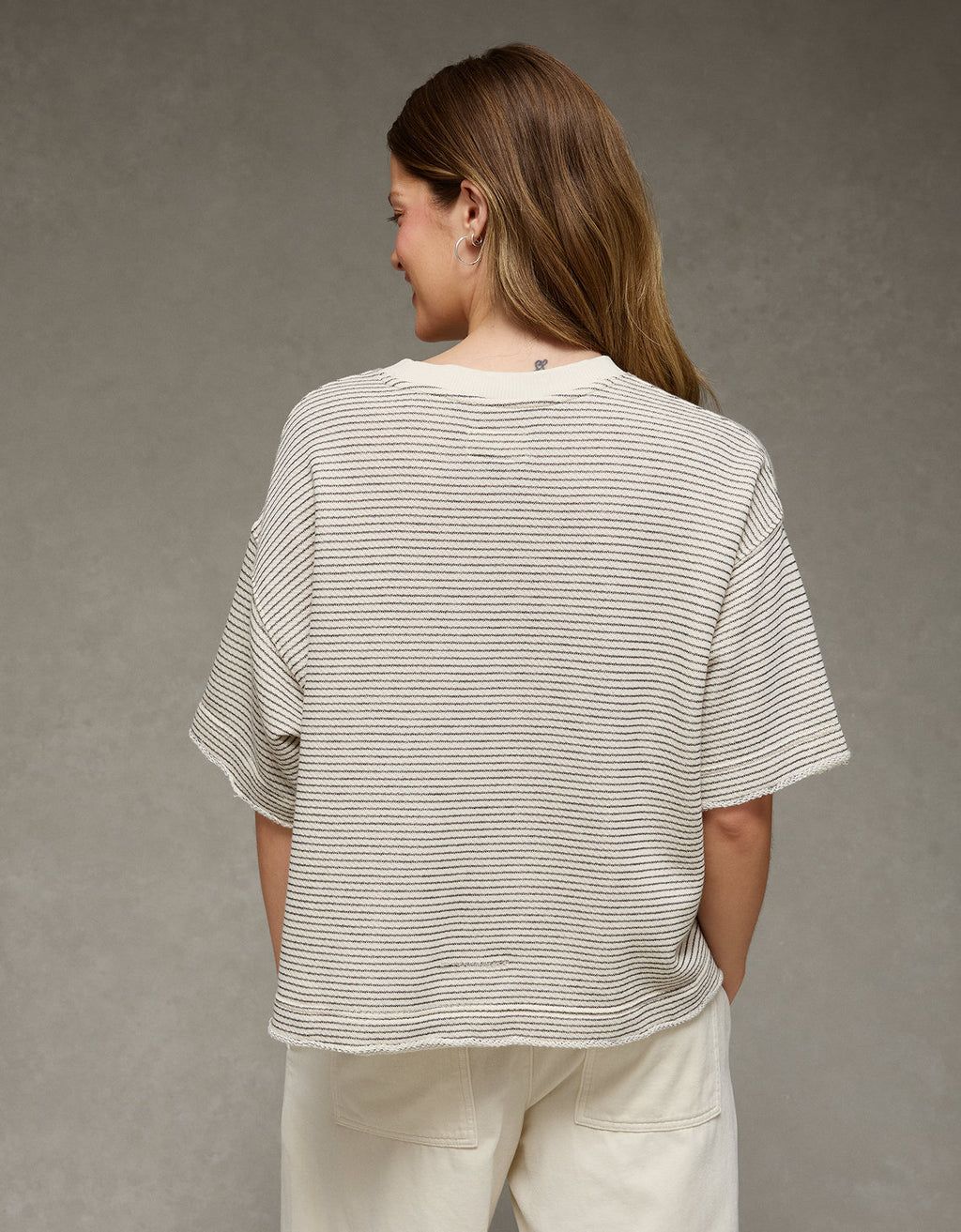 Camiseta Tipo Boxy Ae - Negro 1457_2982_032_ob