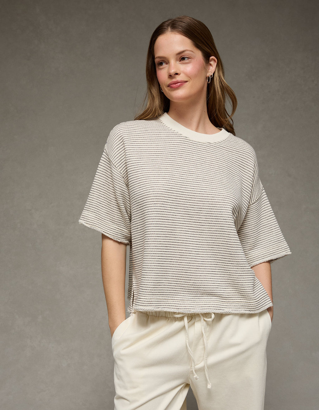 Camiseta Tipo Boxy Ae - Negro 1457_2982_032_of