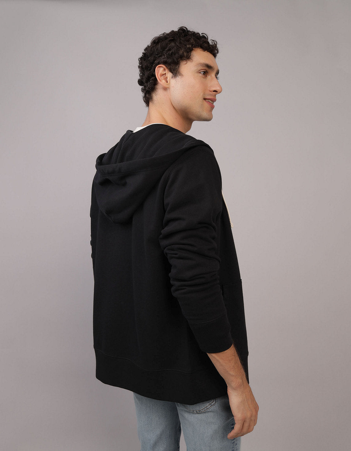 Buzo con capucha Manga Larga Hombre AE - Negro 1515_2334_001_ob
