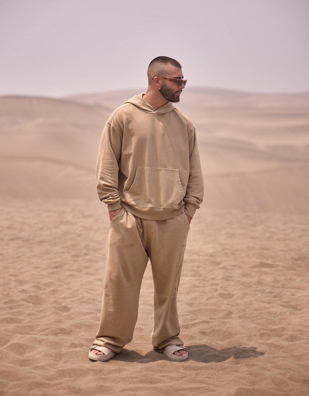 Jogger AE holgado x Manuel Turizo de Hombre - café 1522_5010_212_l1