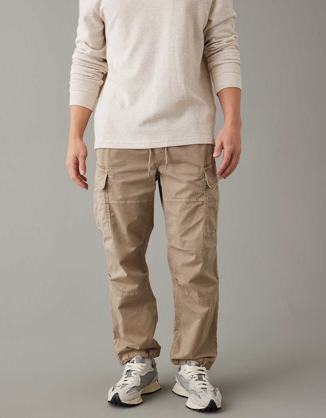 Pantalones AE Flex Lived-in Slim tipo Cargo - Caqui 1523_4878_212_os