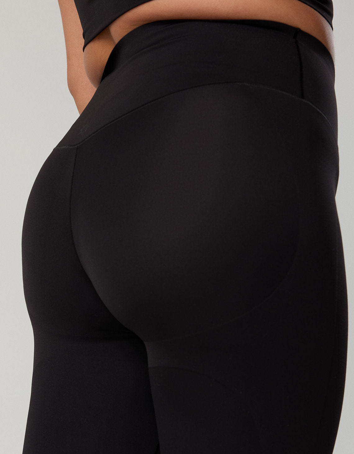 Offline by Aerie Real me Xtra Hold up! Leggings Levanta Piernas - Negro 1701_6021_073_os