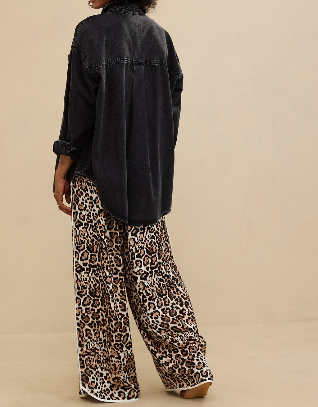 Camisa Manga Larga con botones Mujer Aerie - Negro 1783_3491_073_ob