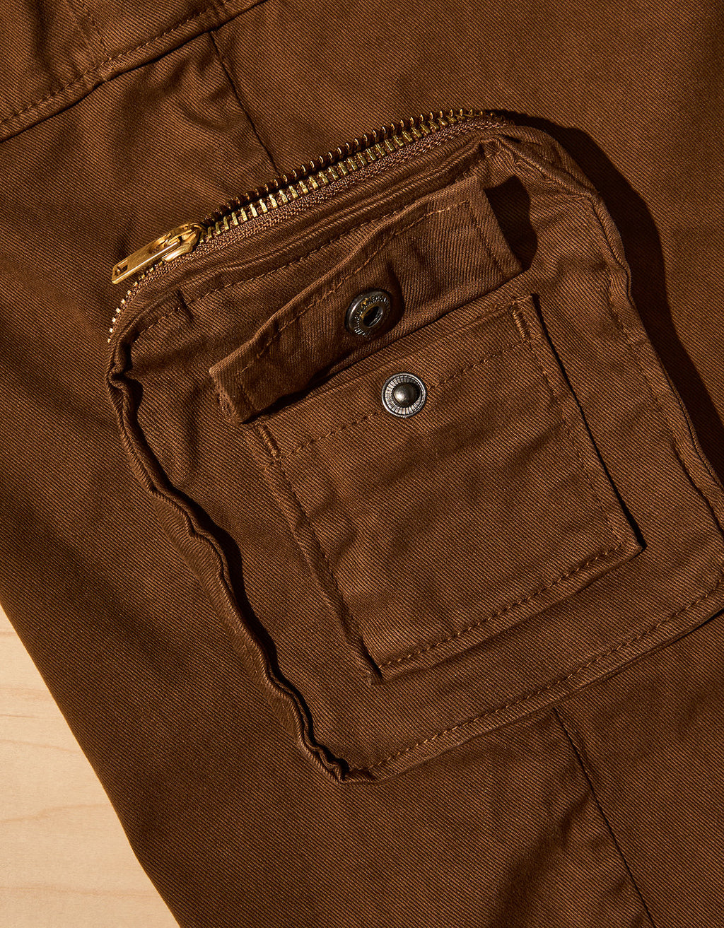 Ae x Tru Kolors Pantalón Cargo - Café 2121_5288_200_d1