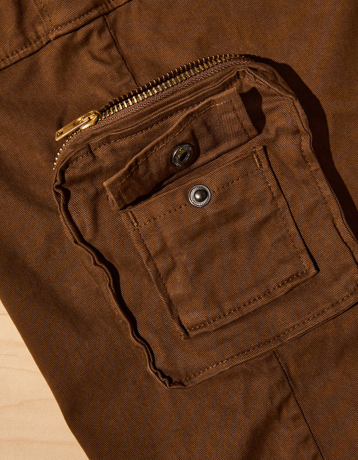 Ae x Tru Kolors Pantalón Cargo - Café 2121_5288_200_d1