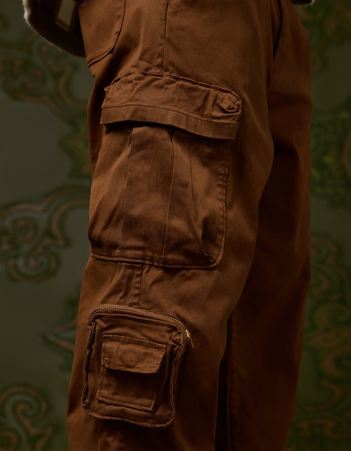Ae x Tru Kolors Pantalón Cargo - Café 2121_5288_200_d2
