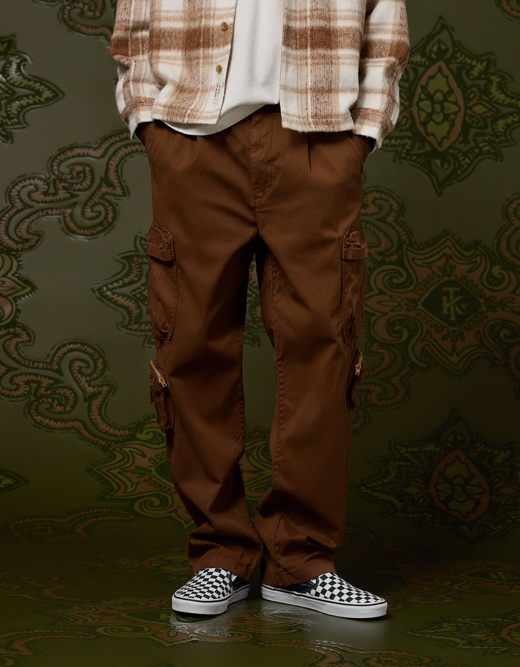 Ae x Tru Kolors Pantalón Cargo - Café 2121_5288_200_os
