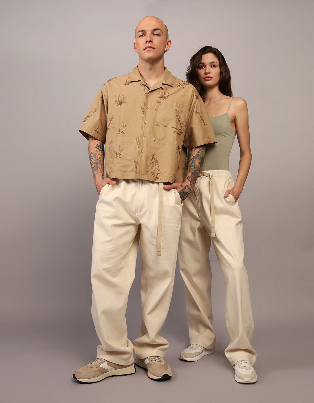 Camisa AE manga corta x Manuel Turizo de Hombre - Caqui 2154_2698_219_d1