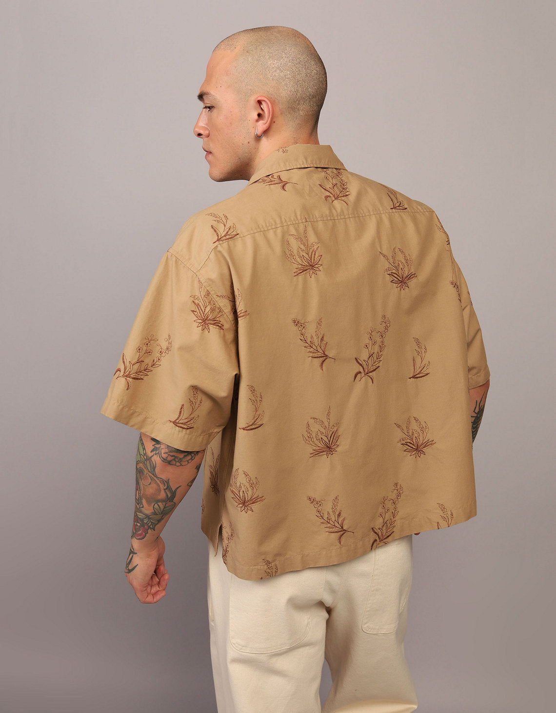 Camisa AE manga corta x Manuel Turizo de Hombre - Caqui 2154_2698_219_ob