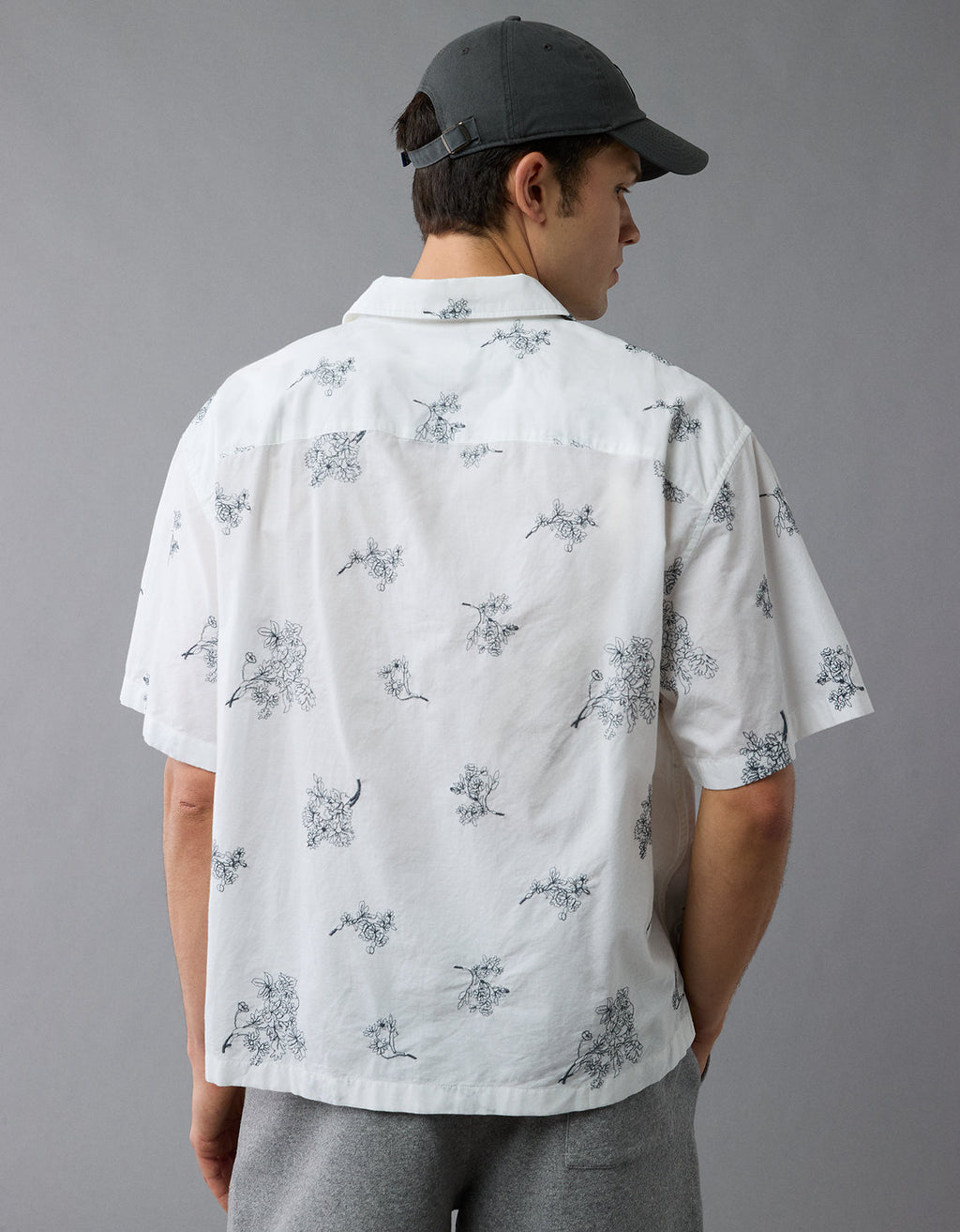 Camisa floral con botones junto a la piscina - Blanco 2154_2755_134_ob