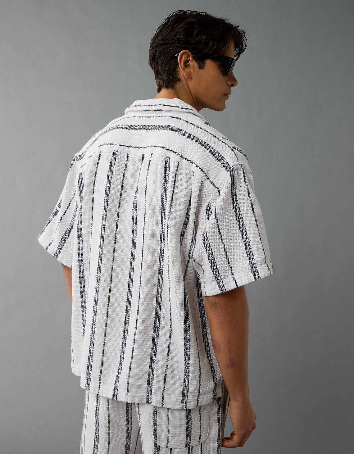 AE Camisa Rayada con Botones - Blanco 2154_2760_100_ob