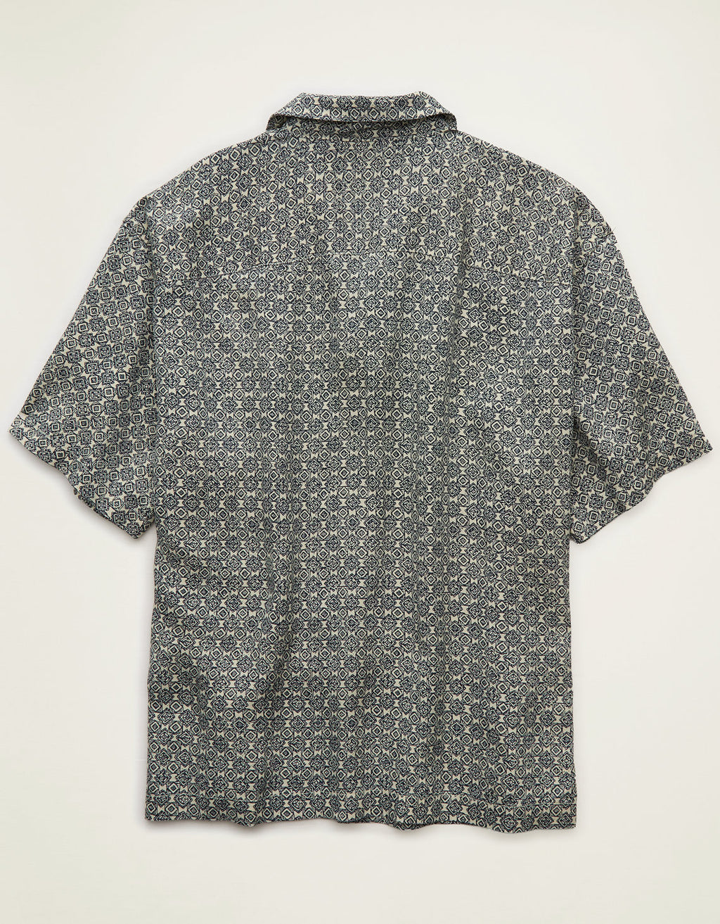 Camisa de ajuste relajado con cuello campana y botones. - Generico 2154_3110_008_b