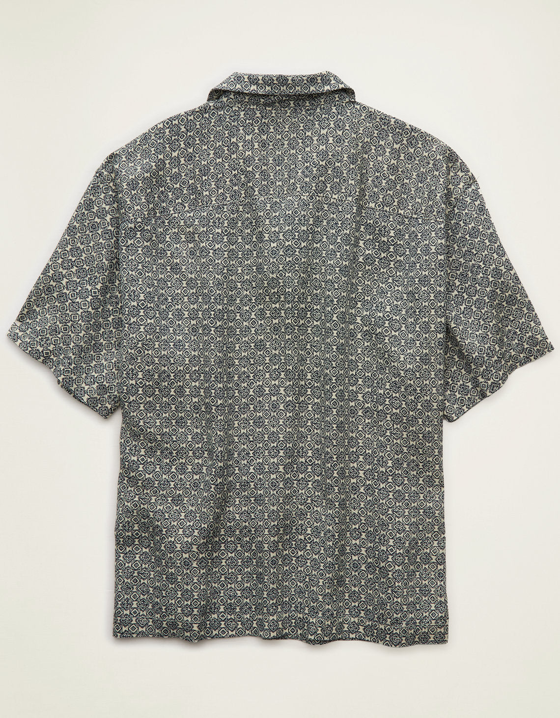 Camisa de ajuste relajado con cuello campana y botones. - Generico 2154_3110_008_b