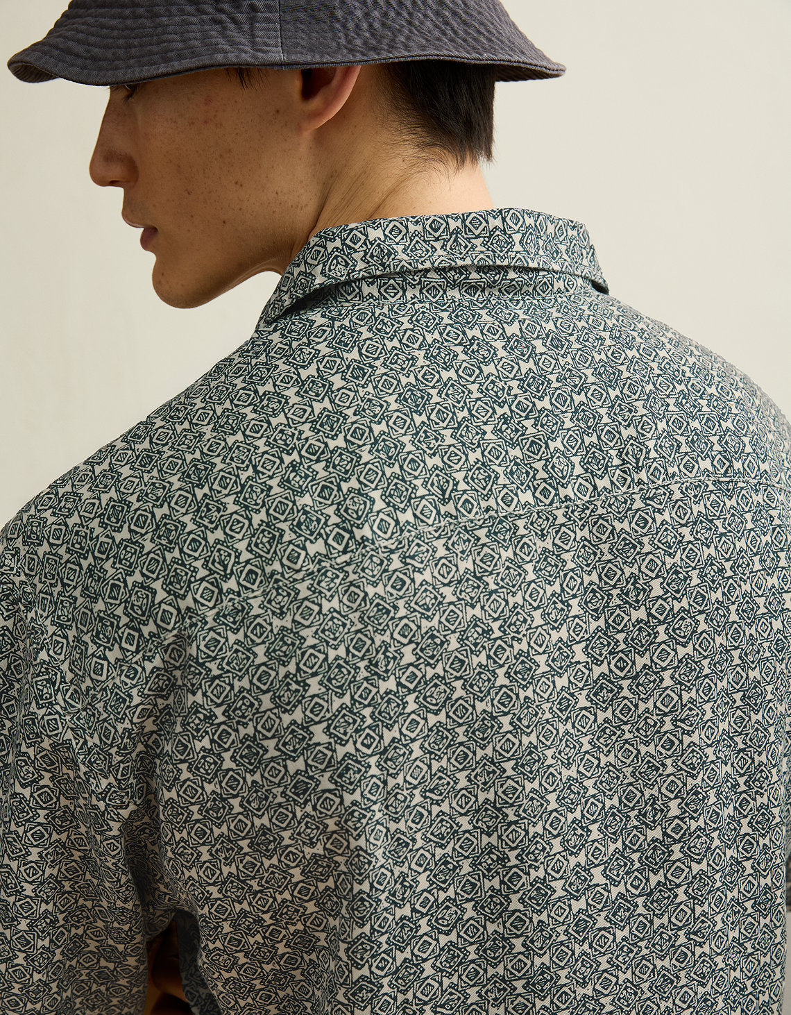 Camisa de ajuste relajado con cuello campana y botones. - Generico 2154_3110_008_d2