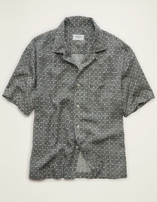 Camisa de ajuste relajado con cuello campana y botones. - Generico