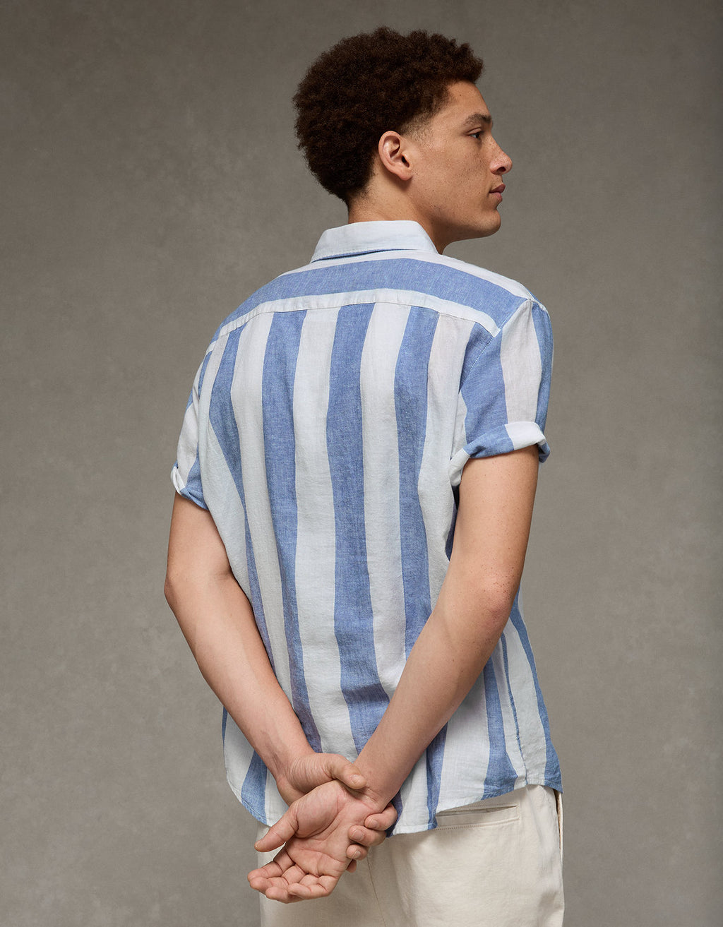 Camisa de lino con botones de ajuste estándar. - Azul 2154_3155_401_ob