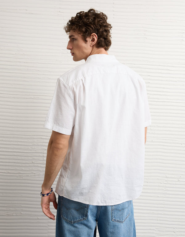 Camisa de lino con botones de ajuste estándar. - Blanco
