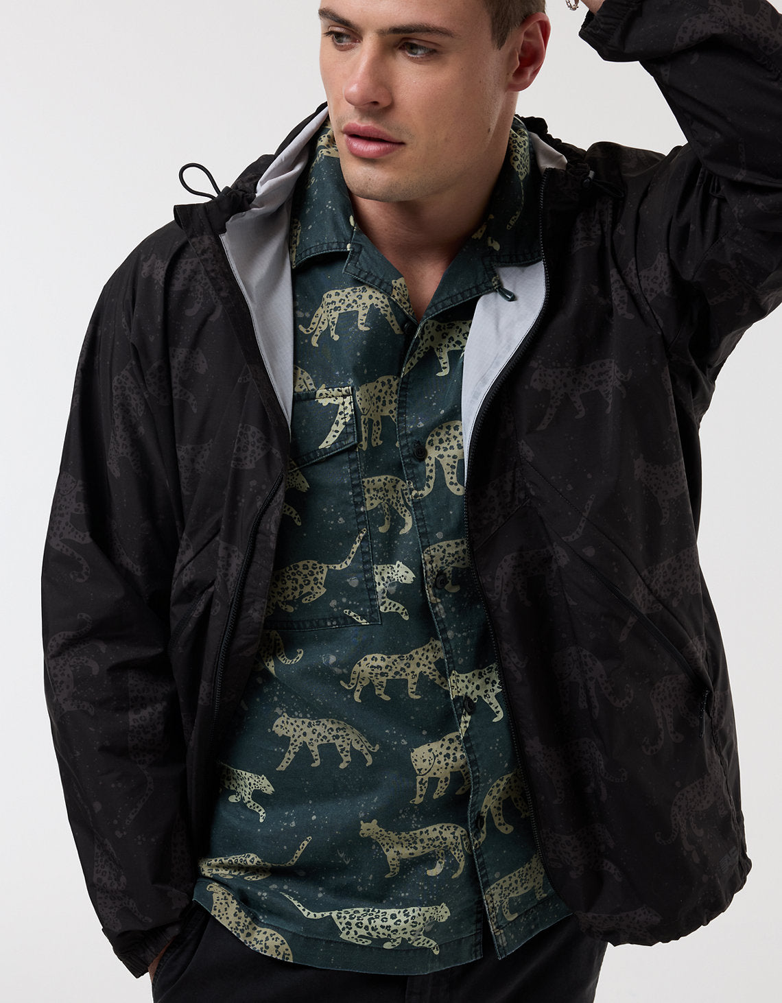 Camisa manga corta Ae con estampados - Gris 2154_6304_023_of