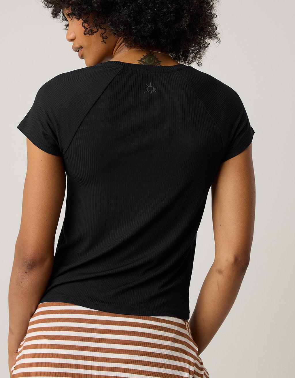 OFFLINE By Aerie Thumbs Up T-Shirt en Punto Elástico - Negro 2161_1989_073_ob