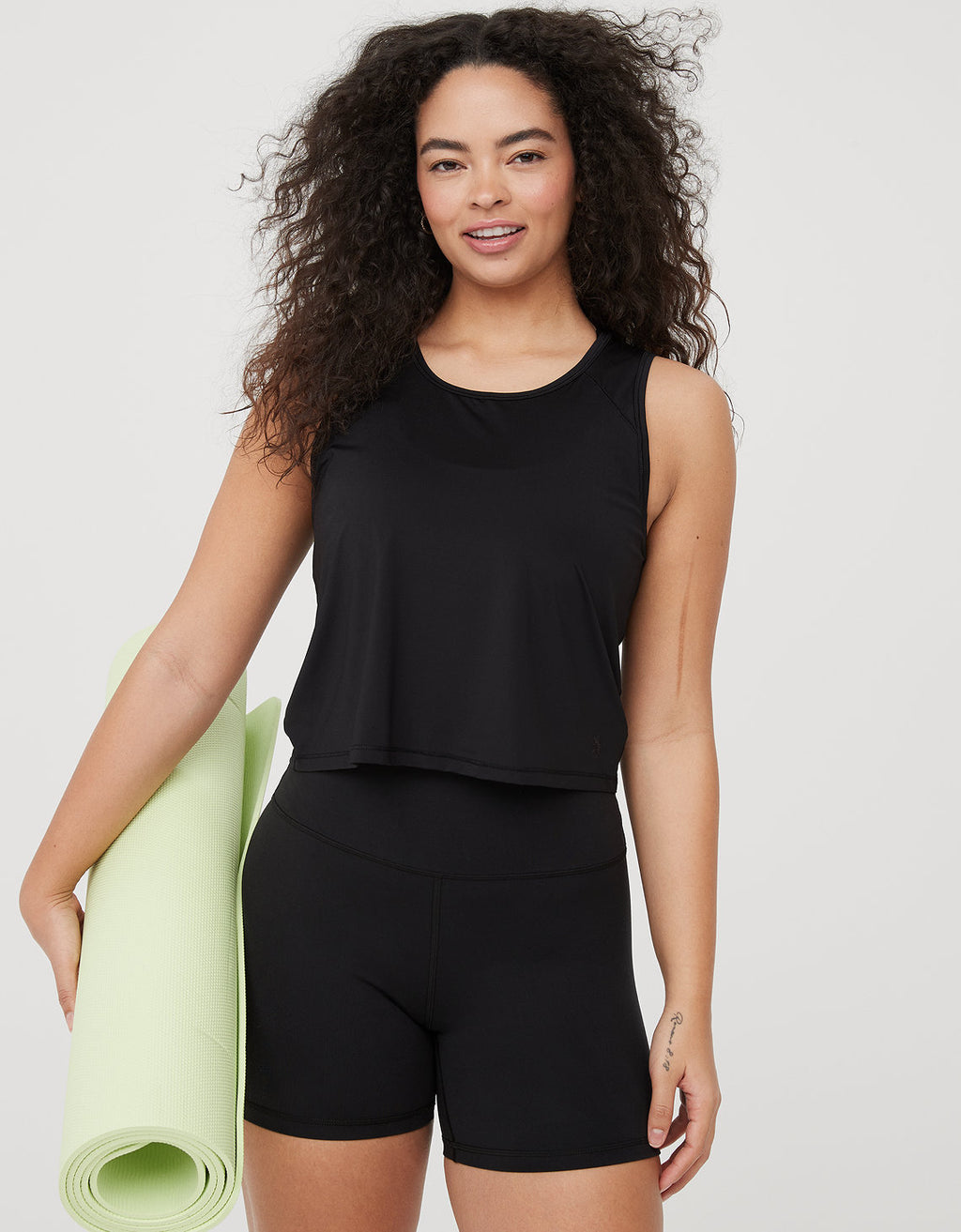 Camiseta Offline by Aerie Real Me corta sin mangas - Negro 2163_1422_073_os