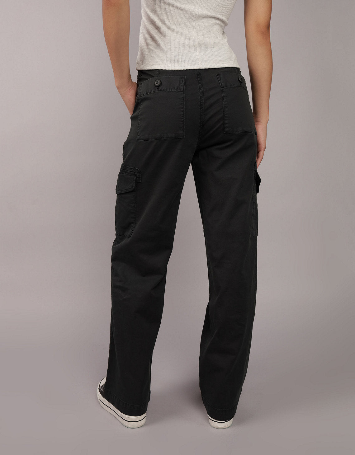 Pantalón AE tipo cargo de tiro alto para mujer - Negro 2325_5212_001_ob
