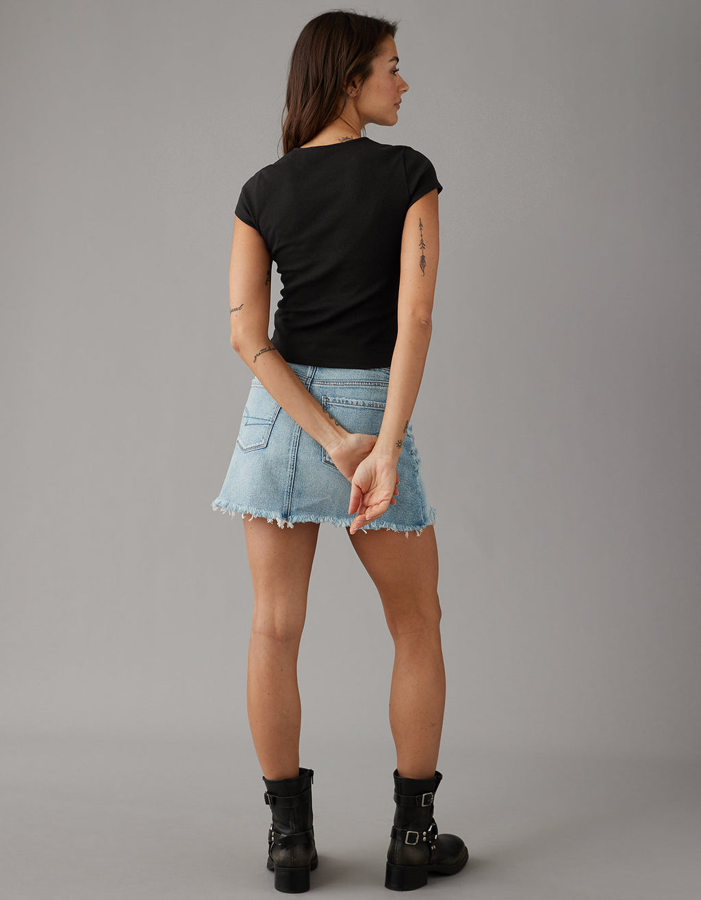 Camiseta favorita Ae cuello en V - Negro 2370_9472_001_ob