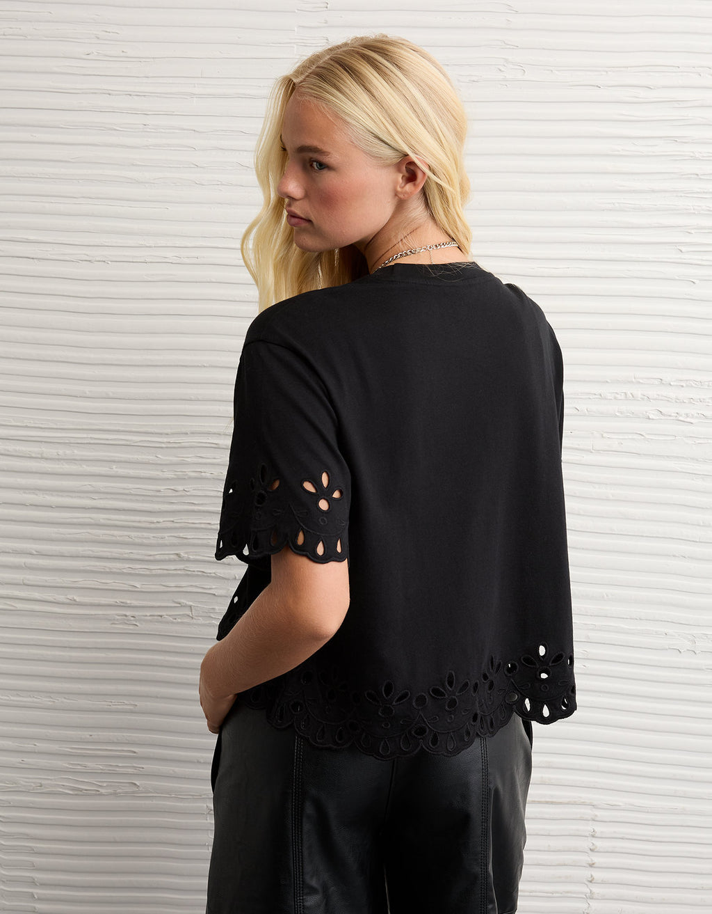Camiseta Boxy Oversized con Ojal Ae - Negro 2372_1112_073_ob
