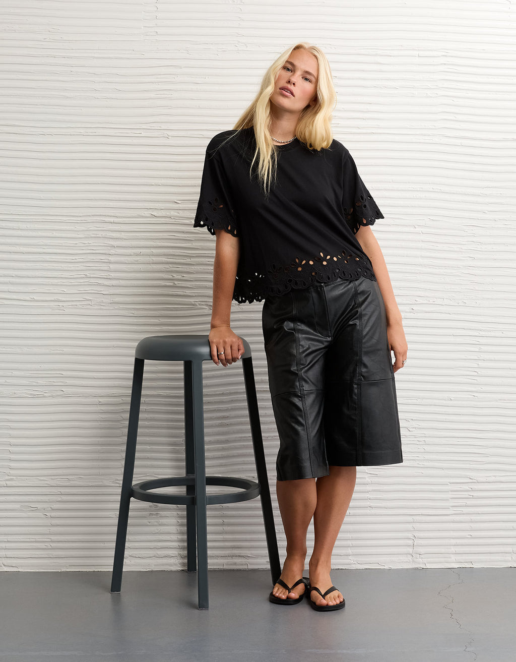 Camiseta Boxy Oversized con Ojal Ae - Negro 2372_1112_073_os